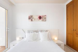 Apartamento con piscina climatizada y vistas