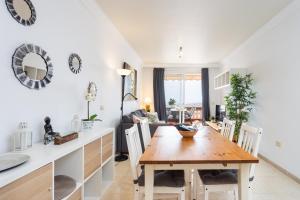Apartamento con piscina climatizada y vistas