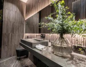 Casa de 7 habitaciones con piscina y jacuzzi y una vista increíble de Medellín