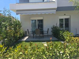 Green Almond Garden Apartments