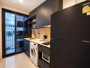 1 minute to the subway entrance Mrt Huai Khwang Most cozy room in this city central The condo has an infinity swimming pool and gym on the top floor