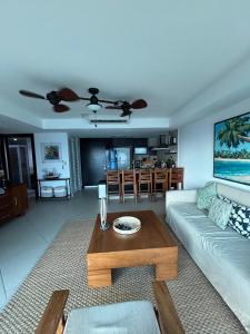 Departamento en Bay View Grand Marina Ixtapa 1101- N