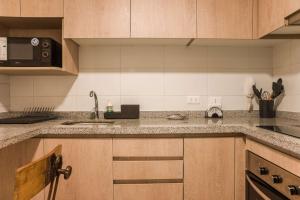 Santiago Modern 1BR with Balcony Kitchen & WiFi