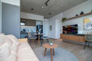 Stylish Hassler One-Bedroom with Pool Gym
