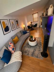 Salford Sunshine Apartment with 2 Bedrooms