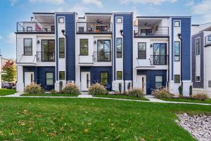 Modern East Nashville 4BR Deck and Sleeps 10