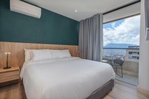 Grand by iHost