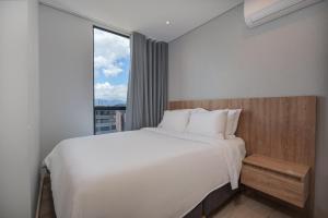 Grand by iHost