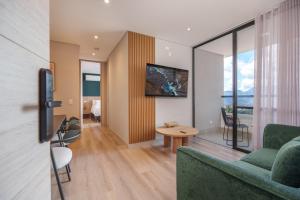 Grand by iHost