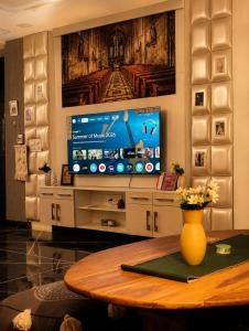 Independent House - 5BHK - Home Theatre - Jacuzzi