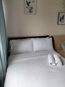 5 Spacious Studios with Pool near SM & Ayala
