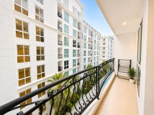 Olympus Garden vacation condominium stunning pool