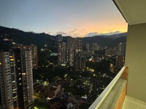 Urban Meets Nature - 26th Floor - near everything