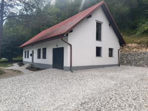 Skofs Roadside Retreat - Holiday Home