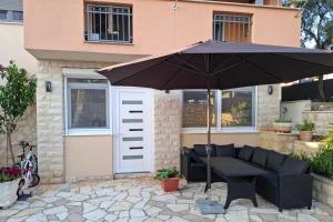 Apartments with parking space Zadar - 27940