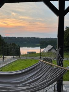 Domek MIŁOSZ z widokiem na jezioro