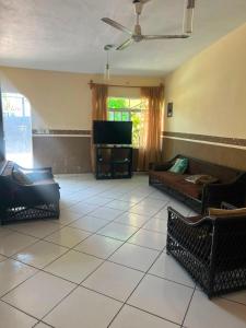 Las Brisas House, Manzanillo