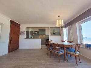 Apartment with Panoramic Sea Views