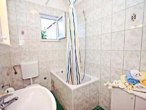 Apartments Darija Supetar - Two Bedroom Apartment with Terrace