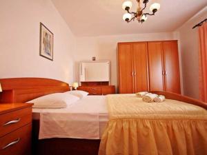 Apartments Darija Supetar - Two Bedroom Apartment with Terrace