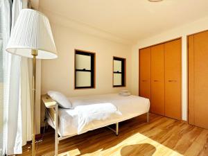 OMOYI-HOUSE Spacious 4BR Sleeps 8 in Shinjuku-Yoyogi Private 4 Floors with Big Balcony Near Gyoen Takashimaya Isetan