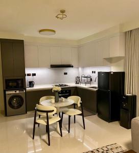 Misty Springs GTC Luxury 2BR, Rooftop Pool & Gym