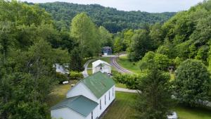 4 Wheeling Riverfront Paradise, awesome deck!