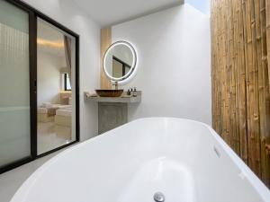 Studio in quite villa with Pool