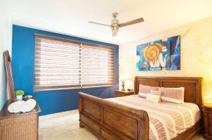 Exceptional Location Near Beach, Pool-View Balcony