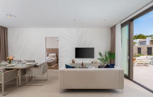 Luxurious Home In Tkon