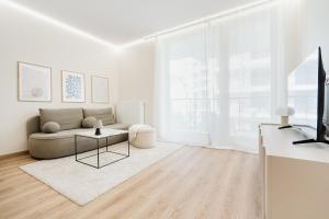 KMN Suites Warsaw - Skyline Terrace, Varso Tower & Central Station