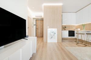 KMN Suites Warsaw - Skyline Terrace, Varso Tower & Central Station