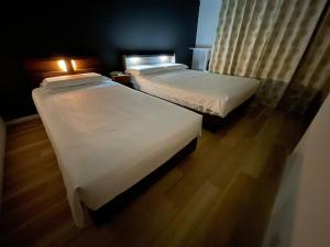 Yuraku 2 USJ 5 minutes Nishikujo Station 5 minutes on foot Entire house for private use Two toilets Maximum 7 people Direct access to Umeda and Osaka in 4 minutes Kansai Airport