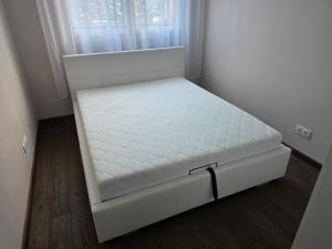 Mokotów Airport Premium Apartment by Sara, Chopin Airport, free uderground garage, ładowarka EV