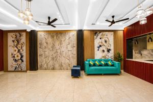 Super Townhouse Khajuri Khas Metro Station