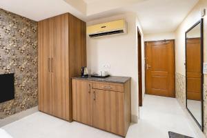 Super Townhouse Oak ONGC Crossway Formerly Hotel Gold Stone Comfort