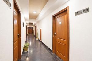 Super Townhouse Oak ONGC Crossway Formerly Hotel Gold Stone Comfort