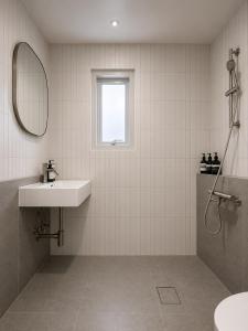 New, DH Stay 2, 3BR 2BATH , 3 min from Hongik Univ STN
