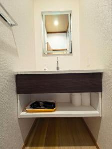 Yuraku USJ 5 minutes Nishikujo Station 5 minutes on foot Entire house for exclusive use Two toilets Maximum 7 people Direct access to Umeda, Osaka in 4 minutes Direct access to Kansai Airport