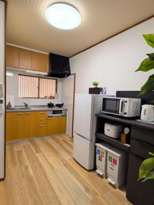 Yuraku USJ 5 minutes Nishikujo Station 5 minutes on foot Entire house for exclusive use Two toilets Maximum 7 people Direct access to Umeda, Osaka in 4 minutes Direct access to Kansai Airport
