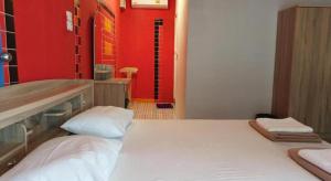 Super Hostel
