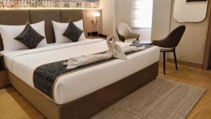 The Grand Heritage Vrindavan # Lavis & Luxury Rooms Near Nidhivan Sarovar Portico, Rukmini Vihar Vrindavan#