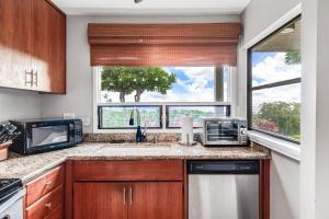 Wailea Ekolu #501 Panoramic Ocean View, Ground Floor, Wifi, AC, Near Beach