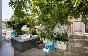 Lovely Apartment In Seget Vranjica With Wifi