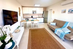 Modern 2BR Beach Apt Walk to Quarteira Beach
