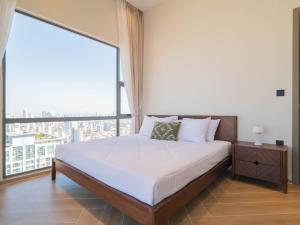 45th Floor Apartment at Time Square 5