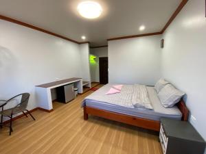 H168 Fish island hotel