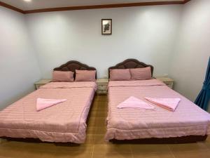 H168 Fish island hotel