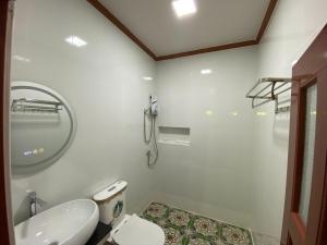 H168 Fish island hotel