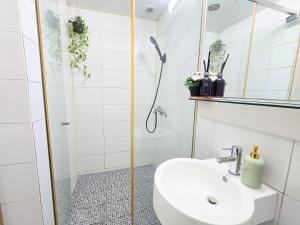 Maison De Fleur Cozy Staycation